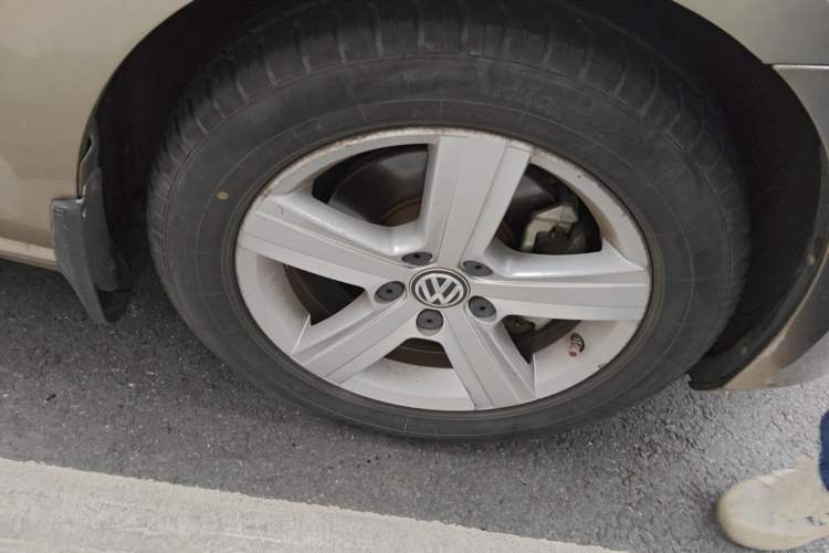 Used Volkswagen Golf 2015 1.6L Automatic Comfort Model Right Front Wheel Hub