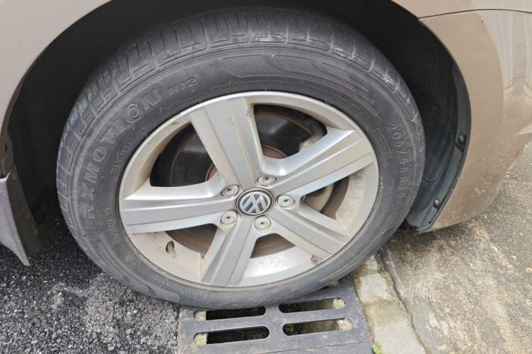 Used Volkswagen Golf 2015 1.4TSI Automatic Comfort Model Right Front Wheel Hub