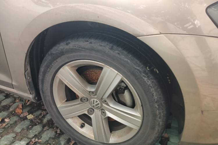 Used Volkswagen Golf 2015 1.4TSI Automatic Comfort Model Right Front Wheel Hub