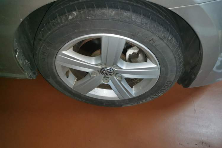 Used Volkswagen Golf 2015 1.6L Automatic Comfort Model Right Front Wheel Hub