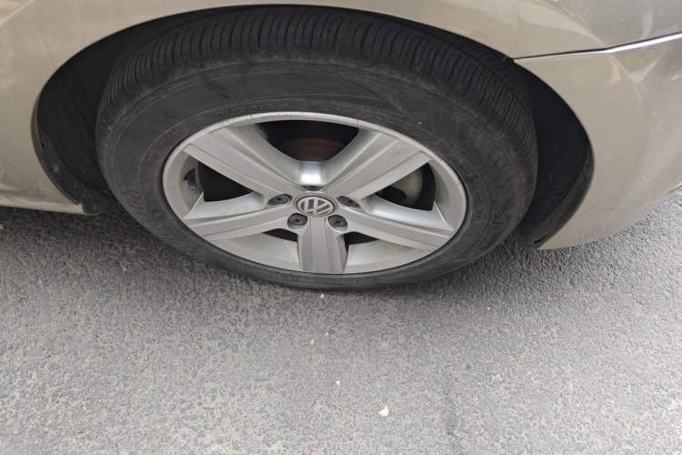 Used Volkswagen Golf 2015 1.2TSI Automatic Comfort Model Right Front Wheel Hub