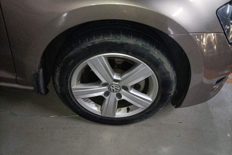 Used Volkswagen Golf 2015 1.2TSI Automatic Comfort Model Right Front Wheel Hub