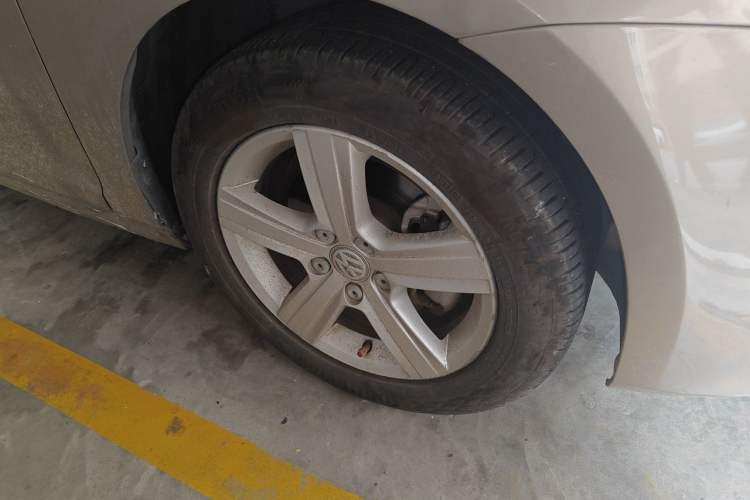 Used Volkswagen Golf 2015 1.4TSI Automatic Luxury Model Right Front Wheel Hub