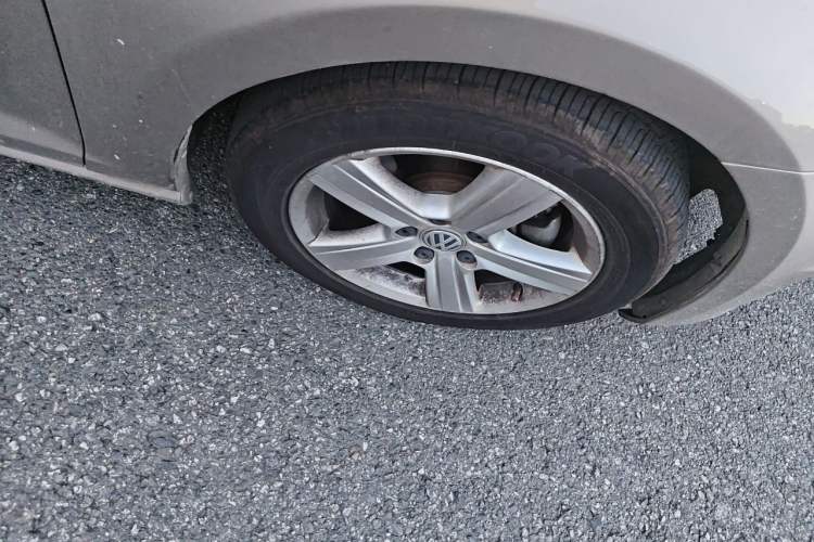 Used Volkswagen Golf 2015 1.4TSI Manual Comfort Model Right Front Wheel Hub