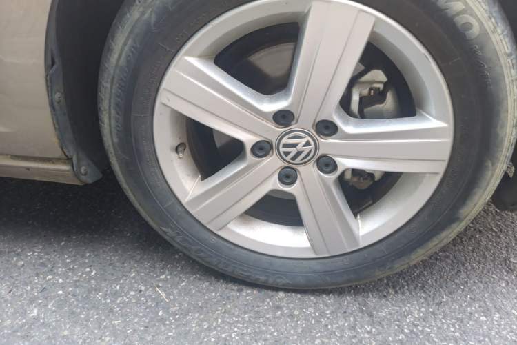 Used Volkswagen Golf 2015 1.4TSI Automatic Comfort Model Right Front Wheel Hub