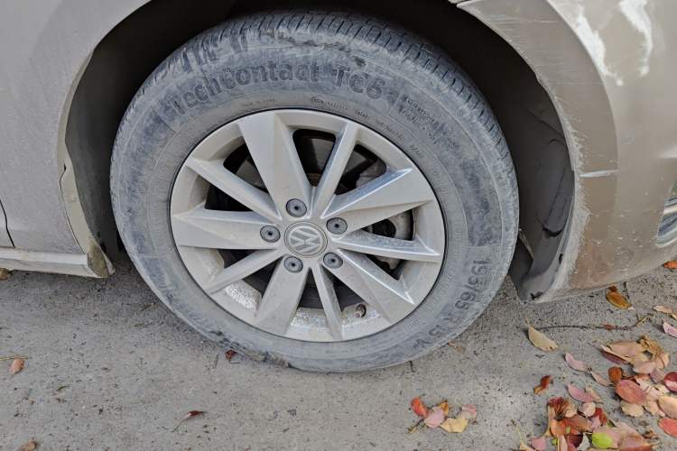 Used Volkswagen Golf 2015 1.6L Automatic Fashion Model Right Front Wheel Hub