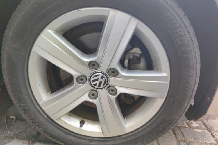 Used Volkswagen Golf 2015 1.4TSI Automatic Luxury Model Right Front Wheel Hub