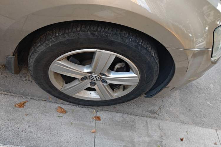 Used Volkswagen Golf 2015 1.6L Automatic Comfort Model Right Front Wheel Hub