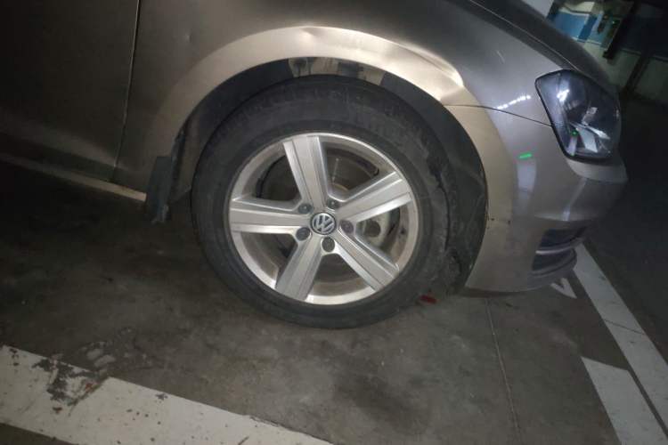 Used Volkswagen Golf 2015 1.6L Automatic Comfort Model Right Front Wheel Hub