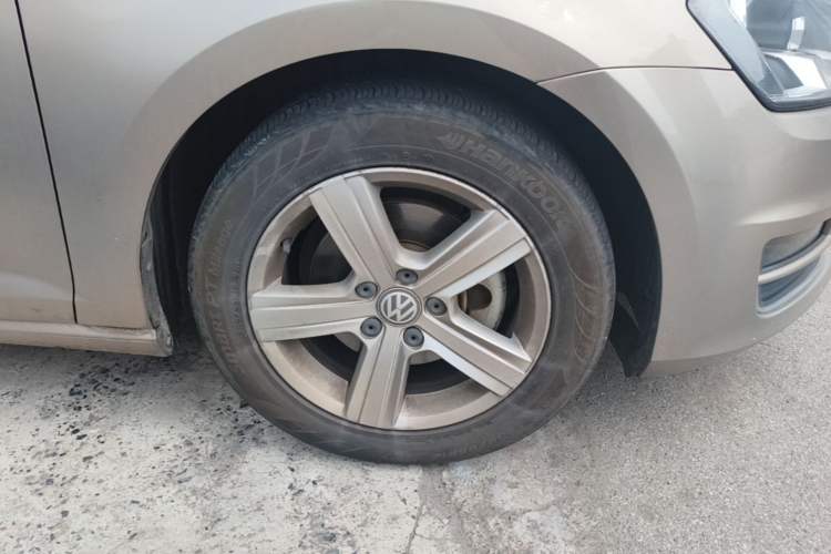 Used Volkswagen Golf 2015 1.4TSI Automatic Luxury Model Right Front Wheel Hub