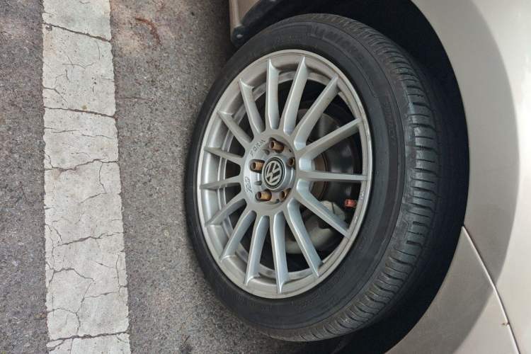 Used Volkswagen Golf 2015 1.4TSI Automatic Luxury Model Right Front Wheel Hub