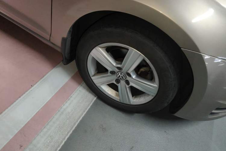 Used Volkswagen Golf 2015 1.4TSI Automatic Comfort Model Right Front Wheel Hub