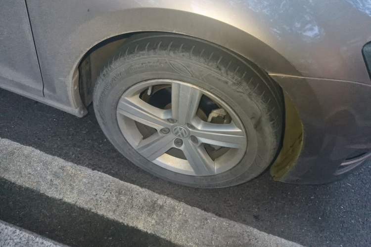 Used Volkswagen Golf 2015 1.6L Automatic Comfort Model Right Front Wheel Hub