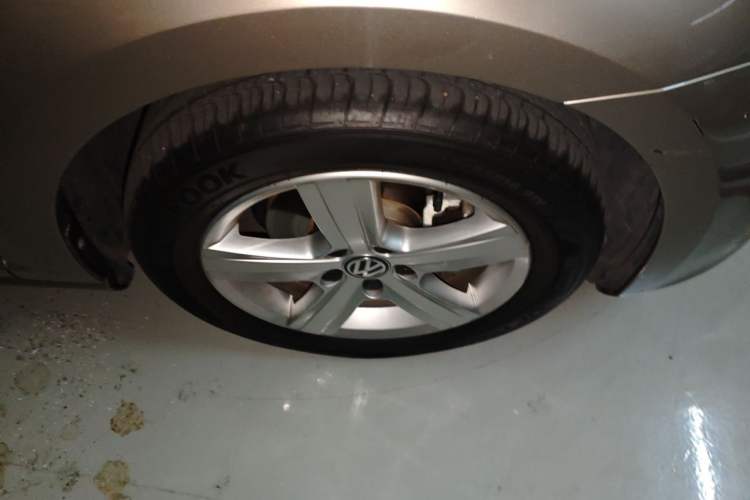 Used Volkswagen Golf 2015 1.4TSI Automatic Luxury Model Right Front Wheel Hub