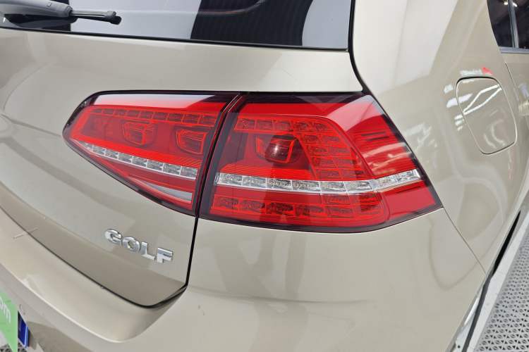 Used Volkswagen Golf 2015 1.6L Automatic Comfort Model Right Rear Taillight