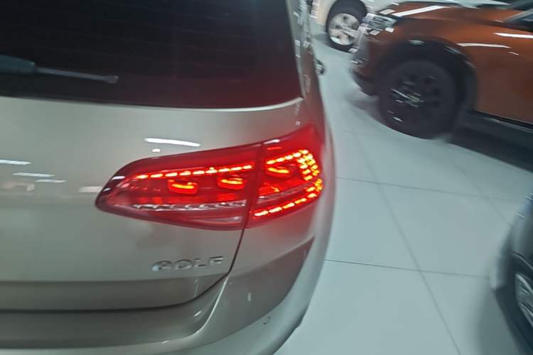 Used Volkswagen Golf 2015 1.6L Automatic Comfort Model Right Rear Taillight