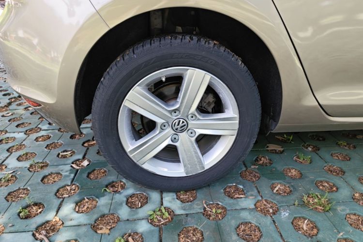 Used Volkswagen Golf 2015 1.4TSI Automatic Luxury Model Right Rear Wheel Hub