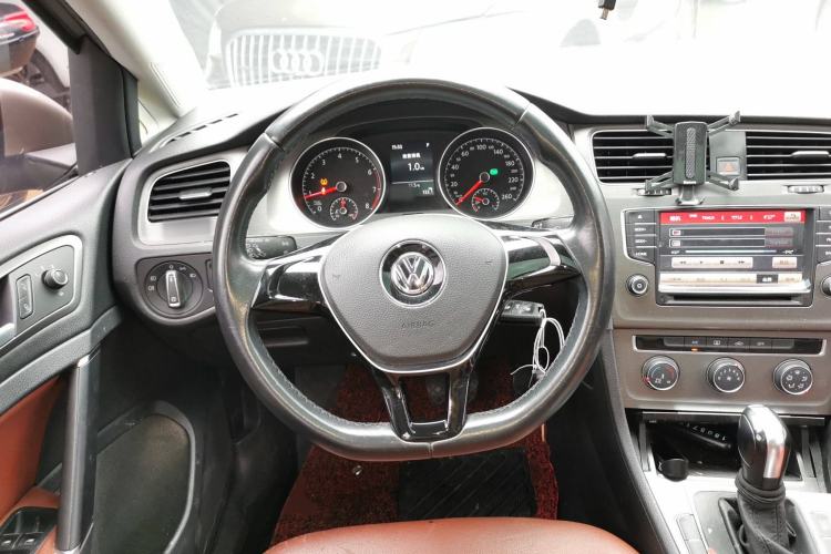 Used Volkswagen Golf 2015 1.4TSI Automatic Comfort Model Steering Wheel