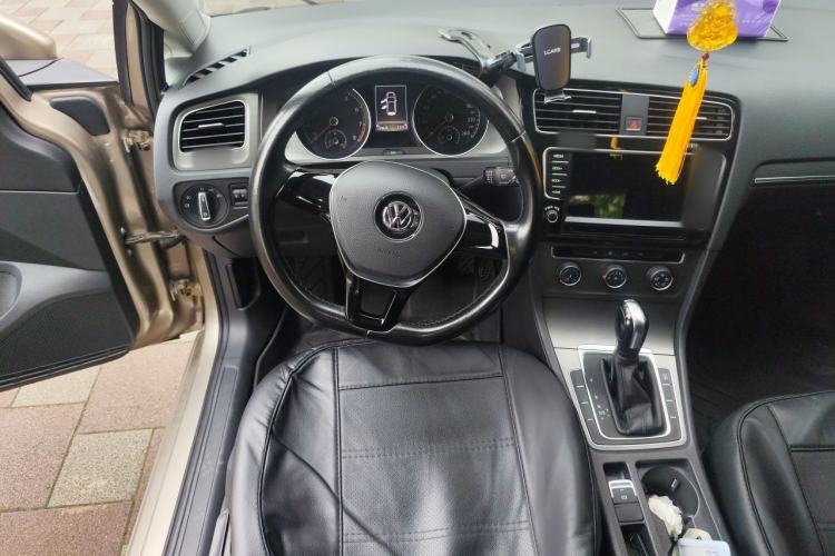 Used Volkswagen Golf 2015 1.6L Automatic Comfort Model Steering Wheel