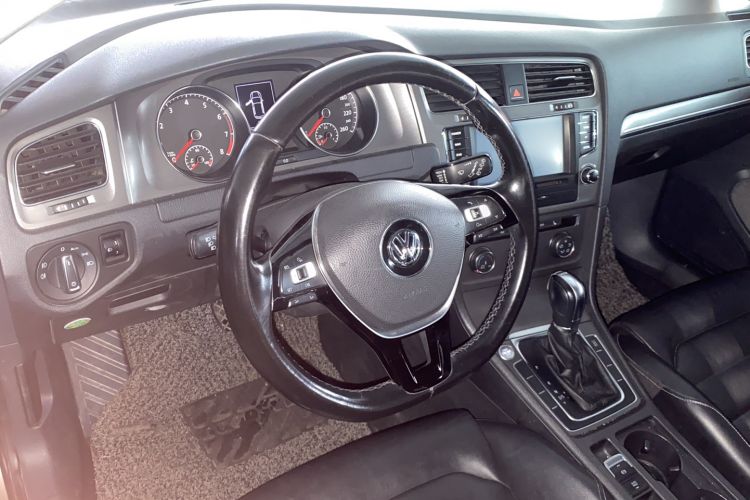 Used Volkswagen Golf 2015 1.4TSI Automatic Luxury Model Steering Wheel