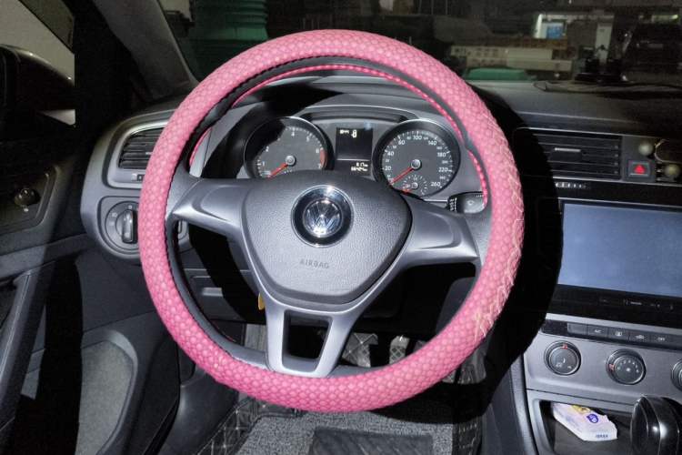 Used Volkswagen Golf 2015 1.6L Automatic Fashion Model Steering Wheel