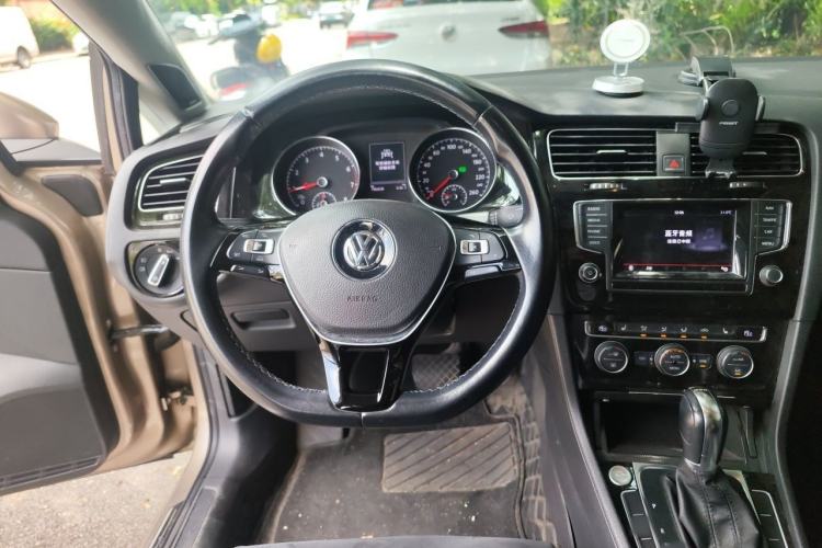 Used Volkswagen Golf 2015 1.4TSI Automatic Flagship Model Steering Wheel