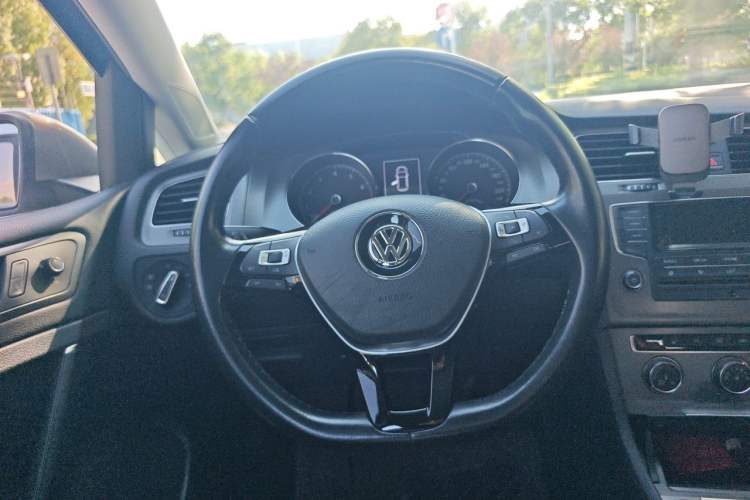 Used Volkswagen Golf 2015 1.4TSI Automatic Luxury Model Steering Wheel