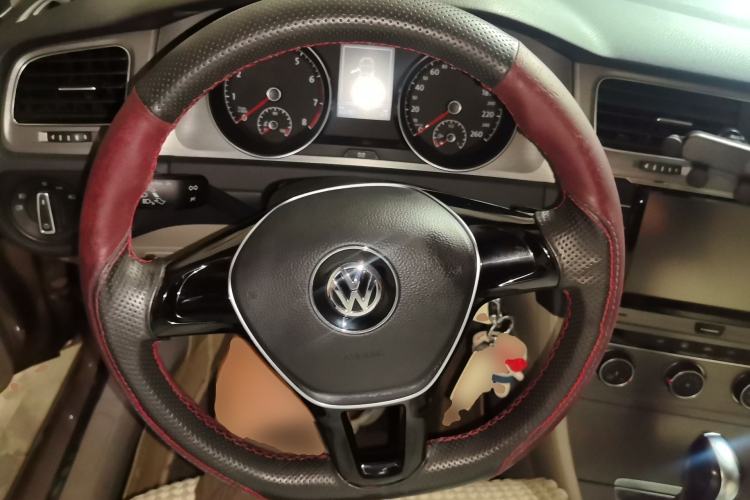 Used Volkswagen Golf 2015 1.6L Automatic Comfort Model Steering Wheel