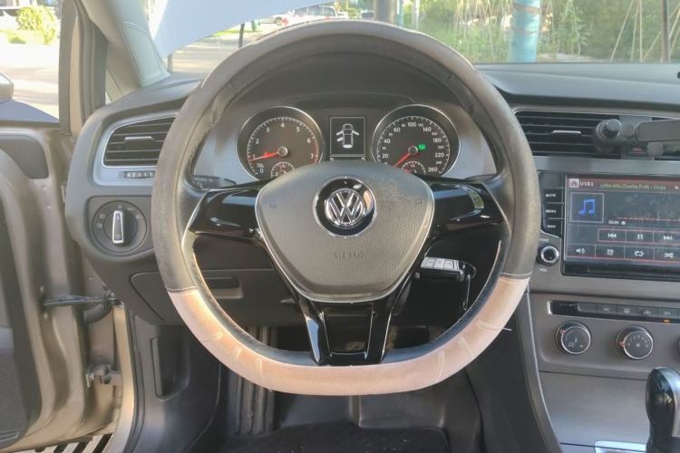 Used Volkswagen Golf 2015 1.6L Automatic Comfort Model Steering Wheel