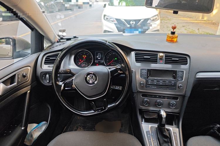 Used Volkswagen Golf 2015 1.6L Automatic Comfort Model Steering Wheel