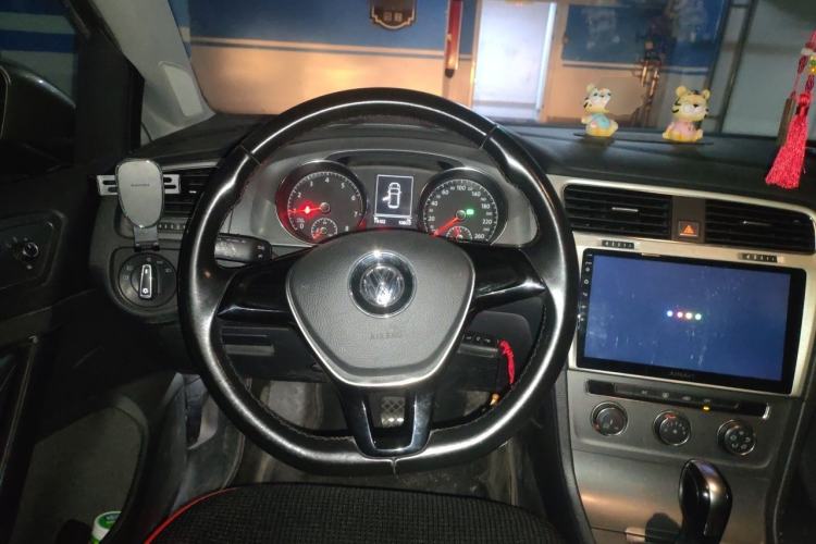Used Volkswagen Golf 2015 1.6L Automatic Comfort Model Steering Wheel
