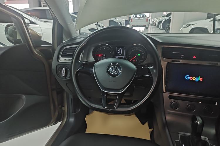 Used Volkswagen Golf 2015 1.6L Automatic Comfort Model Steering Wheel