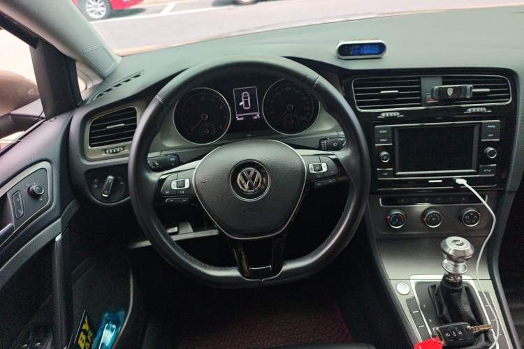 Used Volkswagen Golf 2015 1.4TSI Automatic Luxury Model Steering Wheel