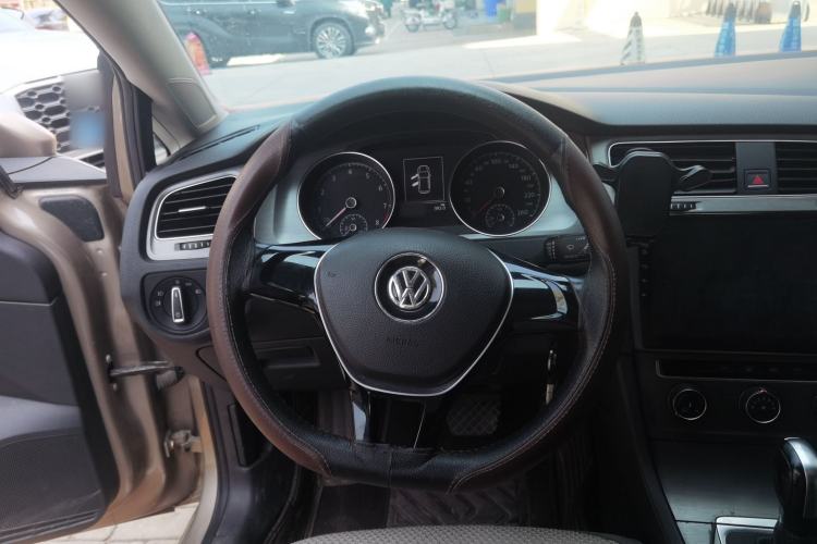 Used Volkswagen Golf 2015 1.6L Automatic Comfort Model Steering Wheel