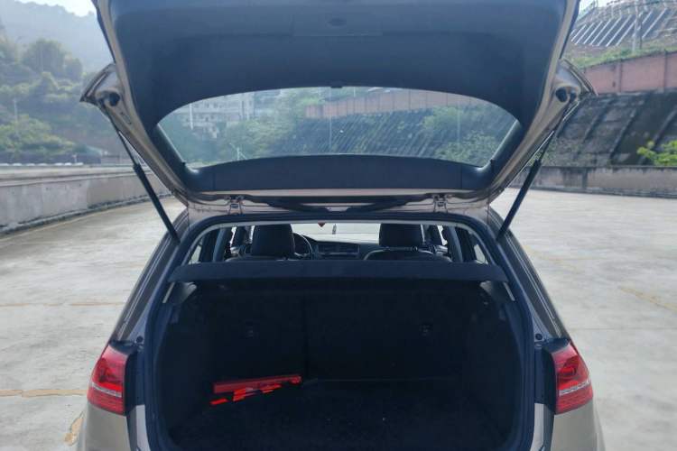 Used Volkswagen Golf 2015 1.4TSI Automatic Comfort Model Trunk