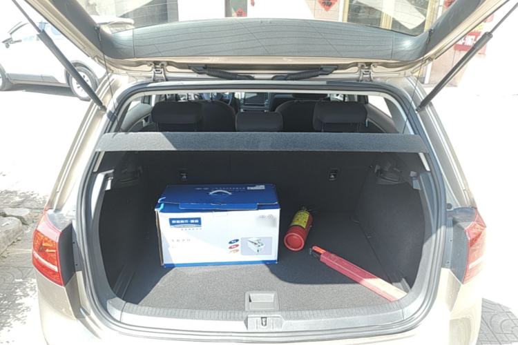 Used Volkswagen Golf 2015 1.6L Automatic Fashion Model Trunk