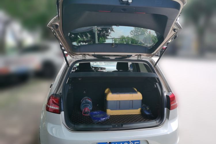 Used Volkswagen Golf 2015 1.6L Automatic Fashion Model Trunk