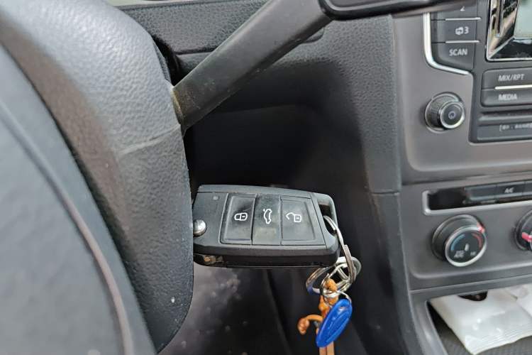 Used Volkswagen Golf 2015 1.6L Automatic Fashion Model Vehicle Key