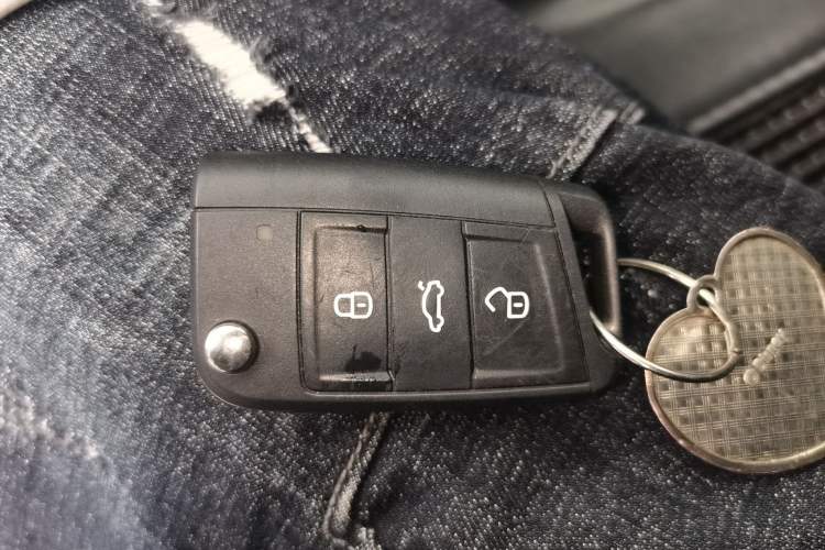 Used Volkswagen Golf 2015 1.6L Automatic Comfort Model Vehicle Key