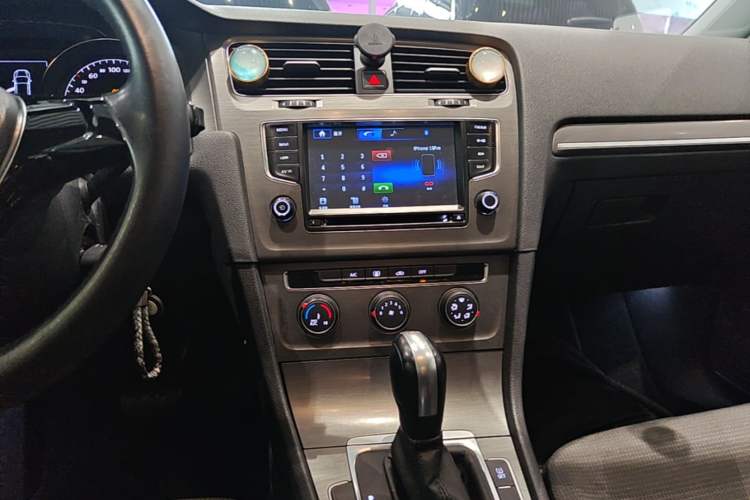 Used Volkswagen Golf 2015 1.4TSI Automatic Comfort Model Audio And AC Panel