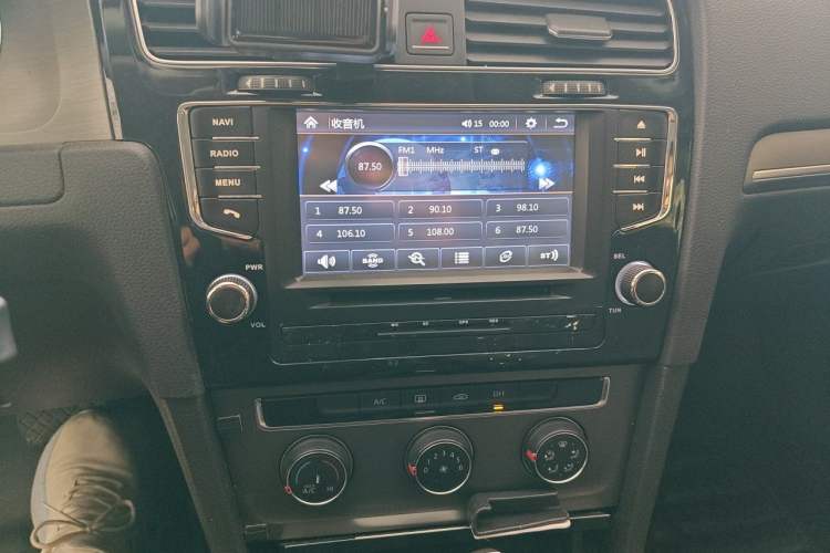 Used Volkswagen Golf 2015 1.4TSI Automatic Comfort Model Audio And AC Panel
