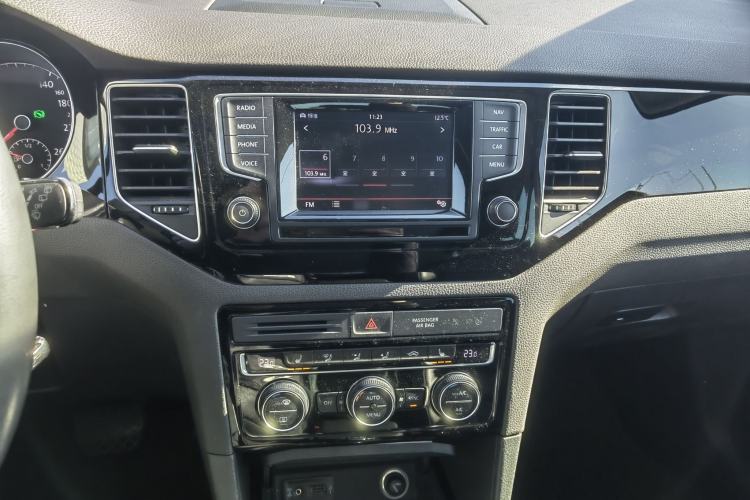 Used Volkswagen Golf 2015 1.4TSI Sportsvan Audio And AC Panel