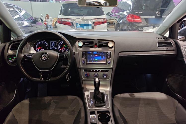 Used Volkswagen Golf 2015 1.4TSI Automatic Comfort Model Center Console