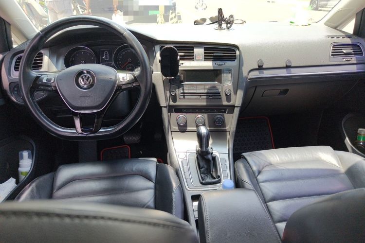 Used Volkswagen Golf 2015 1.4TSI Automatic Luxury Model Center Console