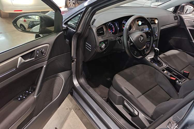 Used Volkswagen Golf 2015 1.4TSI Automatic Comfort Model Driver Seat