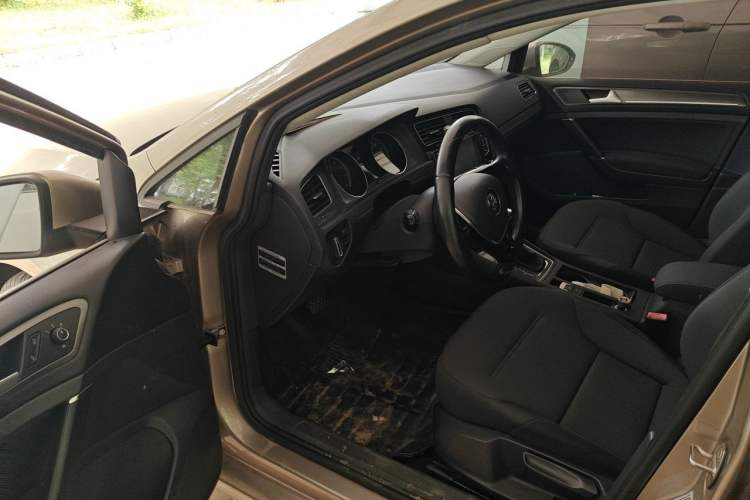 Used Volkswagen Golf 2015 1.4TSI Automatic Comfort Model Driver Seat