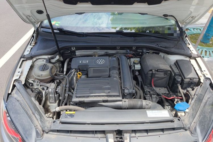 Used Volkswagen Golf 2015 1.4TSI Automatic Luxury Model Engine Bay