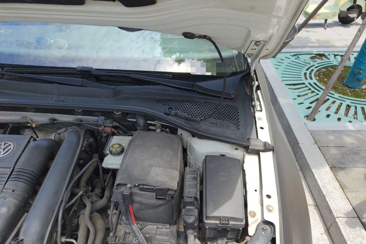 Used Volkswagen Golf 2015 1.4TSI Automatic Luxury Model Engine Bay Left