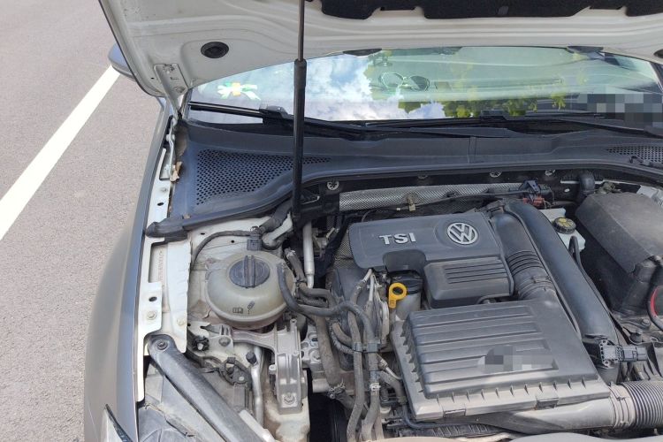 Used Volkswagen Golf 2015 1.4TSI Automatic Luxury Model Engine Bay Right