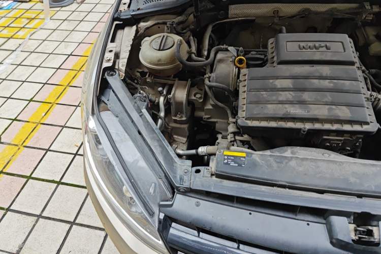Used Volkswagen Golf 2015 1.6L Automatic Comfort Model Engine Bay Right